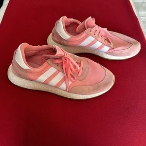 Adidas pink sneakers SZ 9.5. Suede detailing and stretchy body.